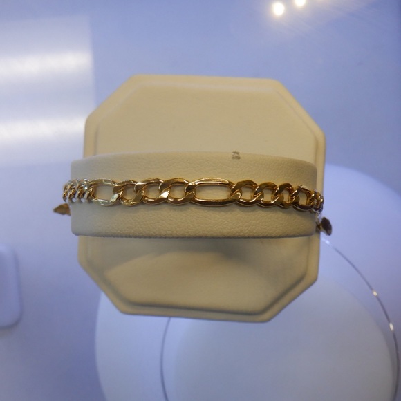 NEW 14k yellow Gold Figaro bracelet